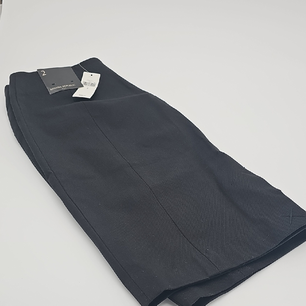 NEW W/ TAGS Banana Republic Black Skirt Size 2
